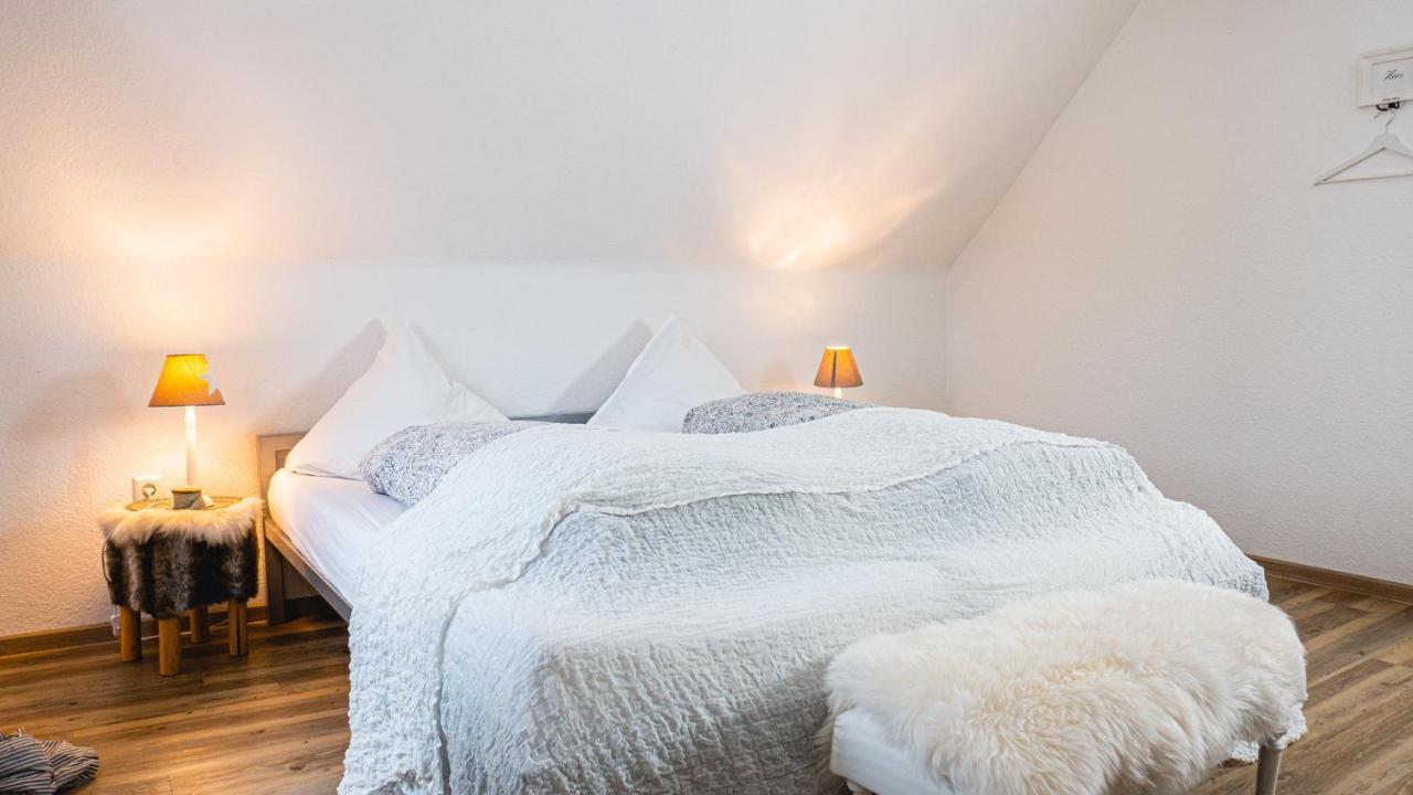 Dachwohnung mit Ofen und Freisitz Ühlingen-Birkendorf Exterior foto